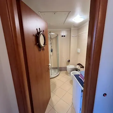 Casa Boss Tirrenia Stella Maris, Con Accesso